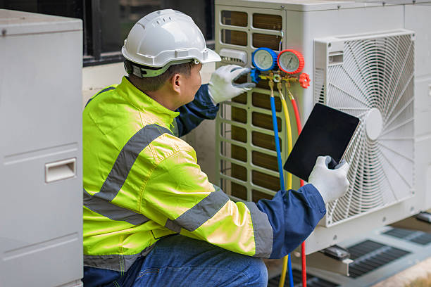 Professional Hvac Installation technician working in Forreston, TX